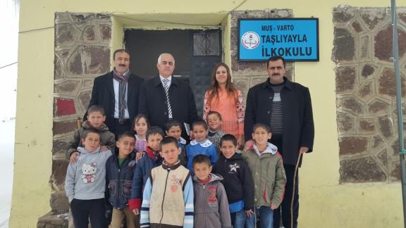 İlçe Milli Eğitim Müdürümüz Hasan KAYA ve Şube Müdürümüz Abdulnasır SEVER köy okullarını ziyaret etti.