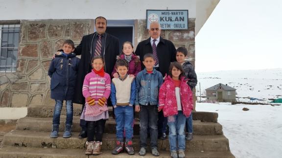İlçe Milli Eğitim Müdürümüz Hasan KAYA ve Şube Müdürümüz Abdulnasır SEVER´in köy okulları ziyareti devam ediyor.